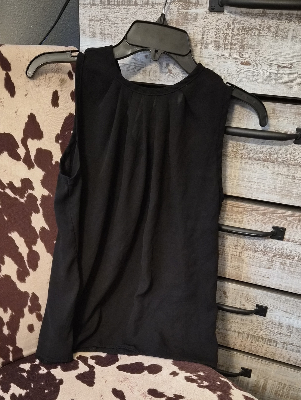 🖤Sleeveless Pleated Slightly Sheer Tank🖤